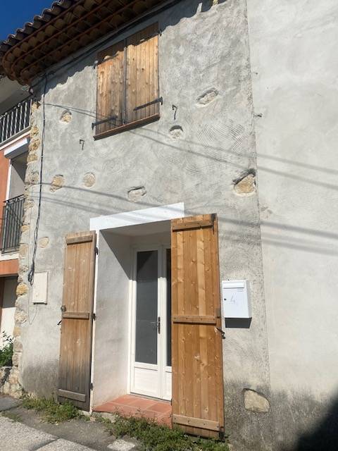Vente d'une charmante maison de village  d'environ 49 m² à Sainte Anastasie sur Issole