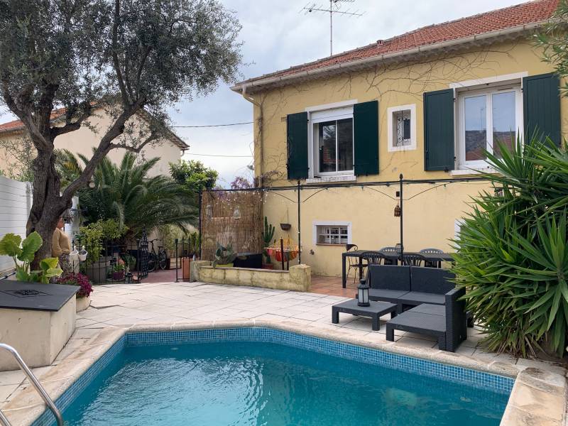 Vente d'une maison mitoyenne avec jardin de 91m² avec piscine à Toulon dans le quartier Beaulieu