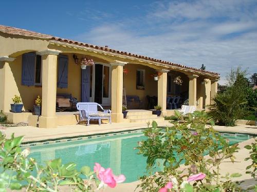 Jolie villa avec piscine 4 Besse sur Issole Proche village Villa  avec piscine, calme, ensoleillé.