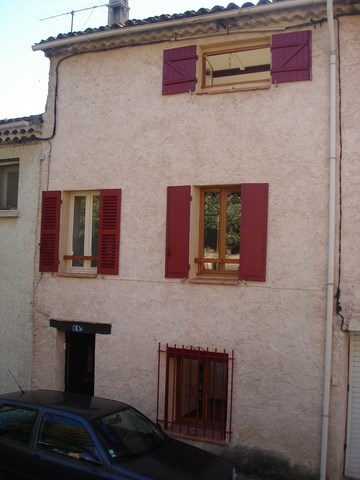 maison avec terrasse 3 Sainte Anastasie sur Issole centre village petite terrasse Sainte ANASTASIE sur Issole  