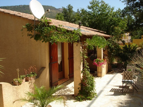 Jolie villa 260 000€ SAINTE  ANASTASIE SUR ISSOLE Jolie vue, proche village