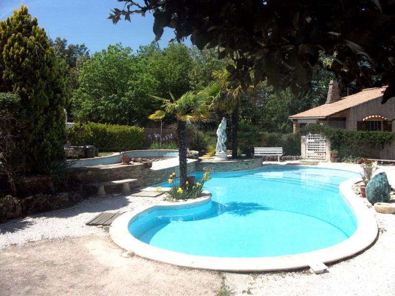 Charmant pavillon 2 Sainte Anastasie sur Issole Grande piscine, au calme, sans vis-à-vis, joli cadre naturel