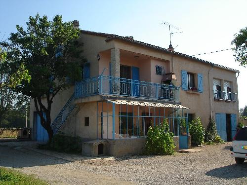 Grande villa avec prairie remise et bord de rivière 6 BRIGNOLES hors agglomération mais facile d'accés 7200m² en bordure de rivière